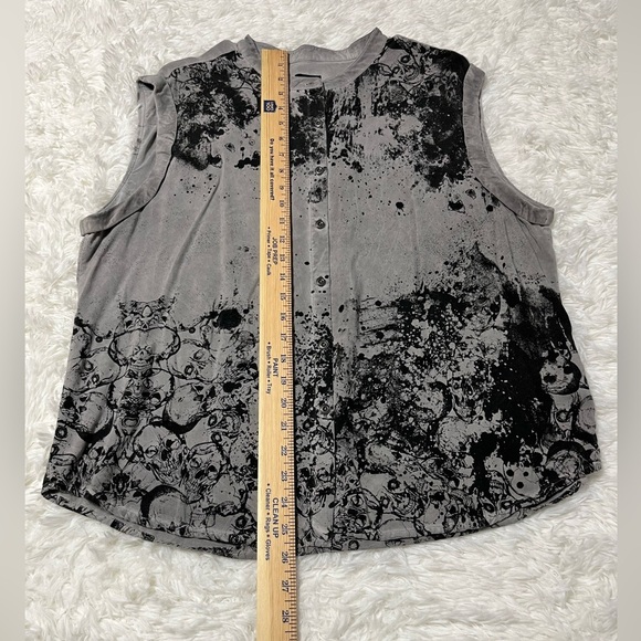 Harley Davidson | Abstract Skull Print Sleeveless Top - Picture 6 of 6